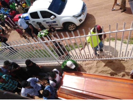 Sepultan restos de comunicador social y a su esposa asesinados en Puerto Lempira (FOTOS)