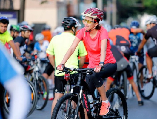 Hermosas ciclistas fueron parte del simulacro