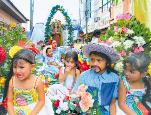 Con procesión celebran Día de la Virgen de Guadalupe