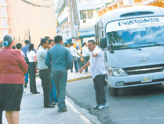 Tegucigalpa: Entre 1 y 20 lempiras diarios pierde cada usuario en transporte