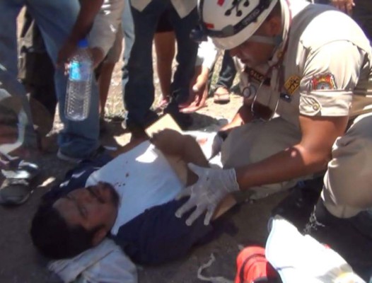 Choque entre furgón y bus deja un muerto y varios extranjeros heridos en zona sur