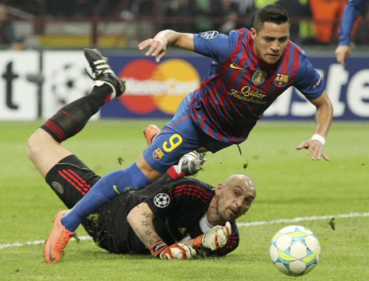 El Barça reclamó penales sobre Alexis Sánchez y Puyol