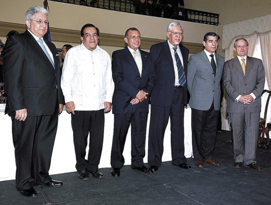 41 millones costó Comisión de Reforma