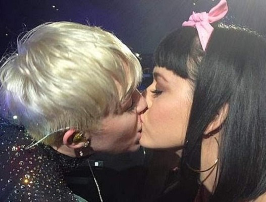 Katy Perry declara guerra a Miley Cyrus