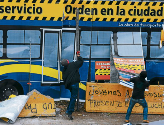Protesta de la resistencia deja severos daños
