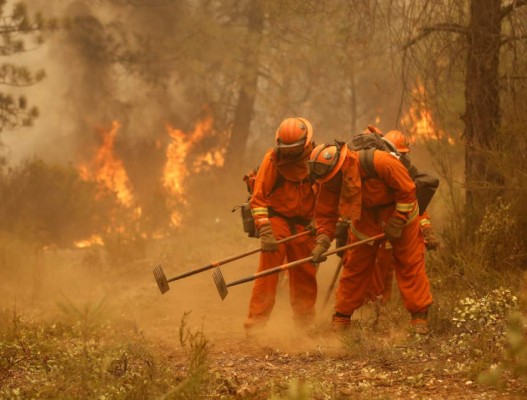 California pide utilizar reos con pasado violento para combatir incendios
