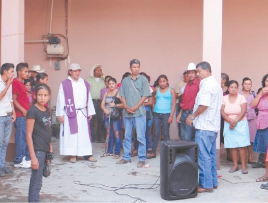 Cura simpatizante de Libre divide a Lepaera