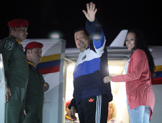 Raúl Castro da 'calida bienvenida' a Chávez que continúa su radioterapia