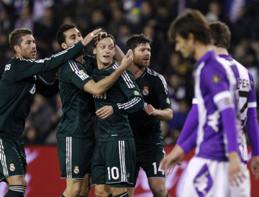 Real Madrid remonta con doblete de Özil