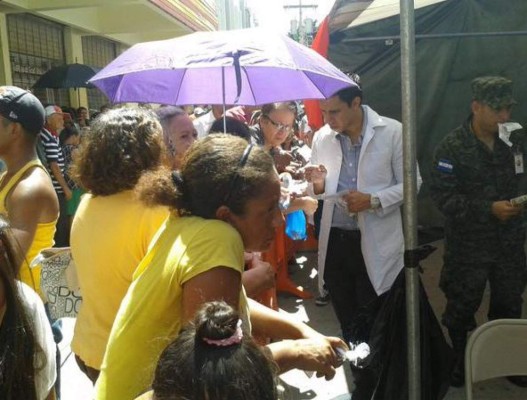 FF AA realizan brigada médica en Parque Central