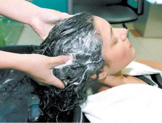 Hidrate y nutra su piel y cabello en este verano