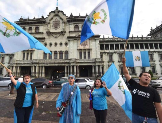 Guatemaltecos celebran la renuncia de Otto Pérez Molina