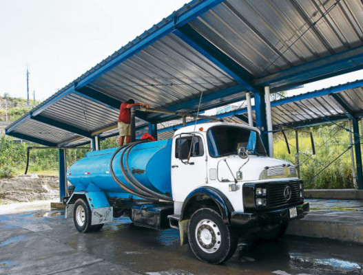 Aguas de San Miguel podría reemplazar al SANAA