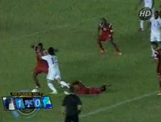VIDEO: El penal que Marrufo no le pitó a Honduras
