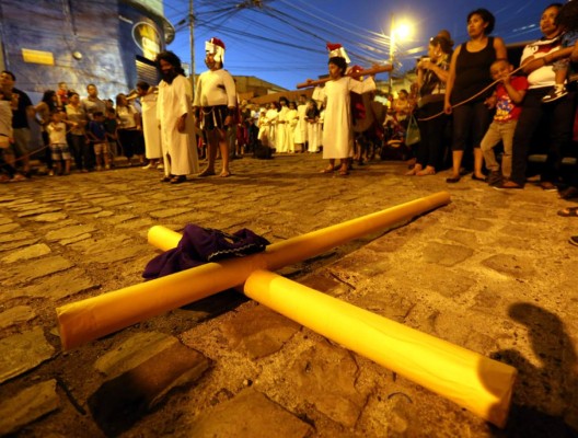 FOTOS: Niños capitalinos reviven el Viacrucis