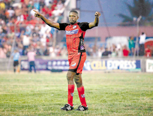 Savio salva la categoría y deja al Choloma con un pie en Segunda