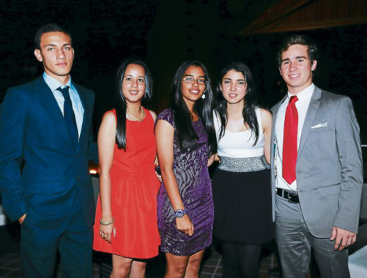 Una cena entre futuros universitarios
