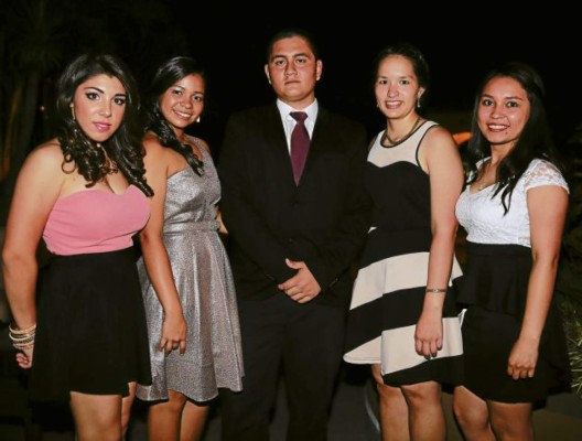 Seniors de Macris School realizan tradicional cena