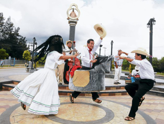 Embajadores del folclore hondureño