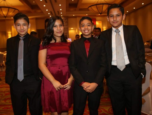 Cena en honor a los estudiantes de la Escuela Lincoln