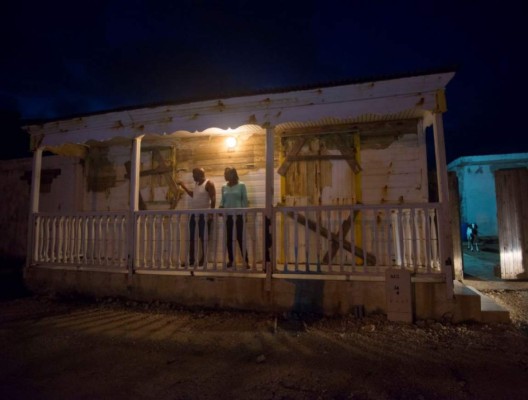 Irma toca tierra en Cuba con máxima fuerza, mientras Florida es evacuada