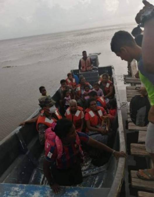 Soldados asisten evacuaciones en sectores de Gracias a Dios por huracán Iota (FOTOS)