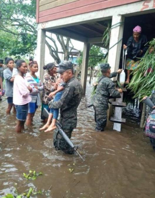 Soldados asisten evacuaciones en sectores de Gracias a Dios por huracán Iota (FOTOS)