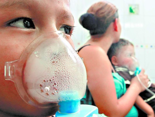 Gripes abarrotan hospitales en Honduras