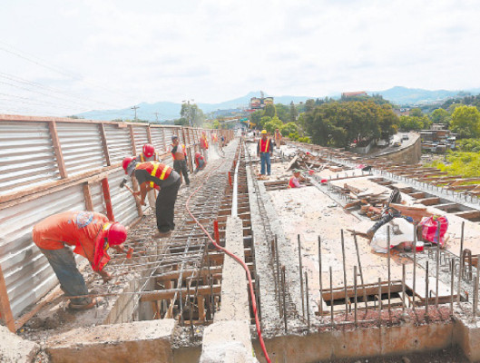Modernas obras revitalizan red vial de la capital hondureña
