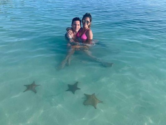 FOTOS: Antonela Roccuzzo causó furor en 2019 con sensuales fotos en traje de baño