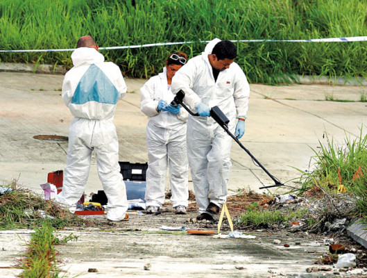 Informe forense: Desde carro negro bajaron a Alfredo Villatoro y luego le dispararon