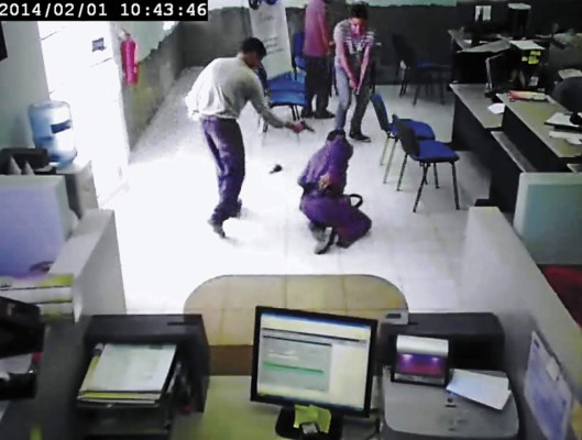 Video capta crimen contra guardia de seguridad en atraco a financiera