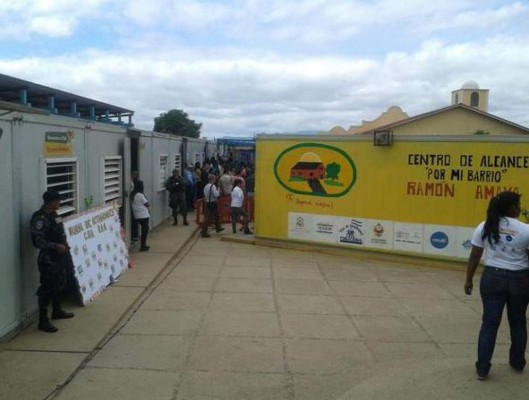 Presidente de Honduras inaugura Centro de Alcance en la capital