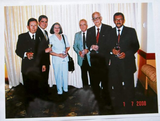 'Los muchachos pierden el habla en la escuela'