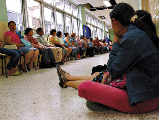 Salud comenzó a pagar salarios adeudados