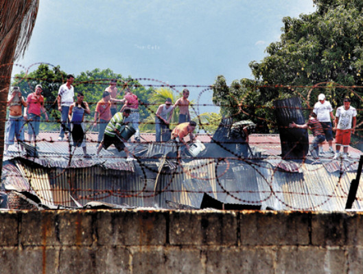 Terror en el centro penal de San Pedro Sula: 13 reos muertos