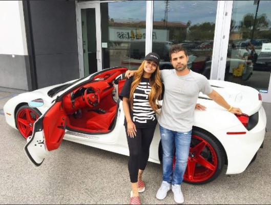 Con un Ferrari Blac Chyna supera ruptura amorosa con Rob Kardashian