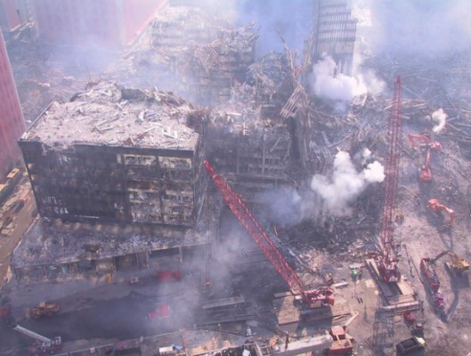 Publican fotos inéditas del ataque a Torres Gemelas que fueron tomadas por obrero (Parte I)