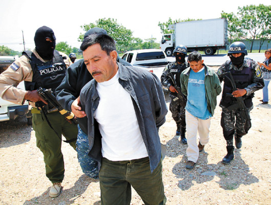 Caen médico y dos guardaespaldas por atentado contra una fiscal