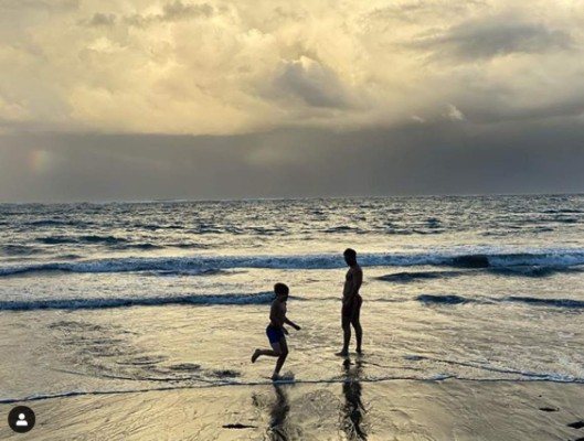 Ricky Martin disfruta junto a sus hijos y esposo en playas del Caribe