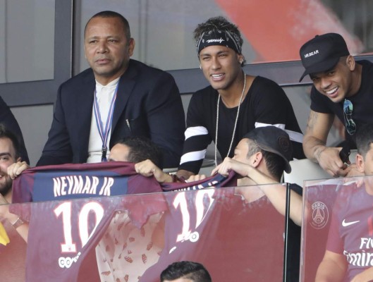 Neymar no quería ser el sustituto de Leo Messi, revela su padre