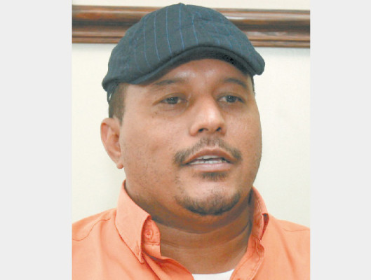 Juzgado reintegra a Edwin Oliva