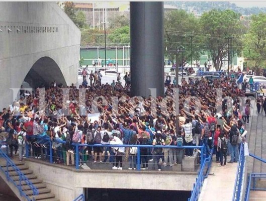 Honduras: Tomas de edificios persisten en la UNAH