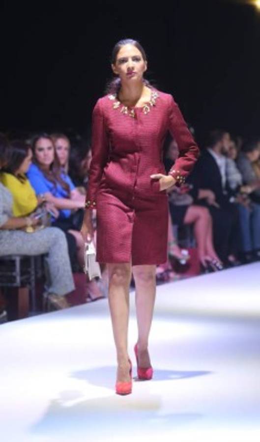 Elegancia y sobriedad iluminaron pasarelas de Piso Diez Diseño