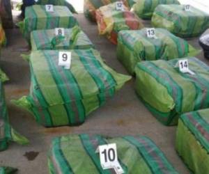 Las dos lanchas fueron interceptadas por embarcaciones de la Fuerza Naval salvadoreña cuando navegaban frente al litoral del departamento de San Miguel (Foto: El Telegrafo/ El Heraldo Honduras/ Sucesos de Honduras).