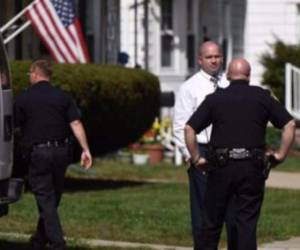 El niño manipuló el arma que se disparó e hirió a dos de sus compañeros --ambos de tres años, según medios estadounidenses, que explicaron que había varias armas dentro de la vivienda.