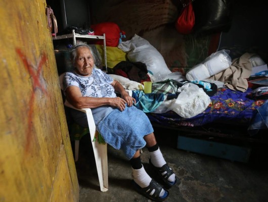 Deslizamientos y daños en casas por saturación de suelos en la capital
