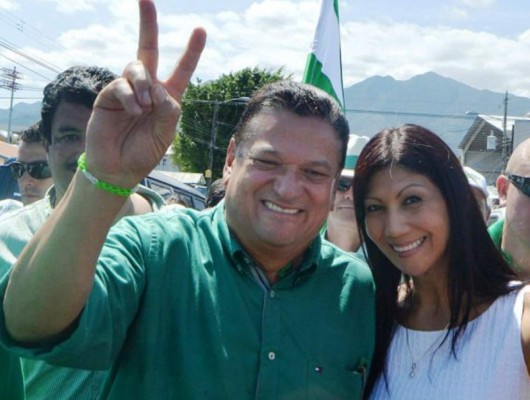 Primeros resultados favorecen oficialismo en Costa Rica