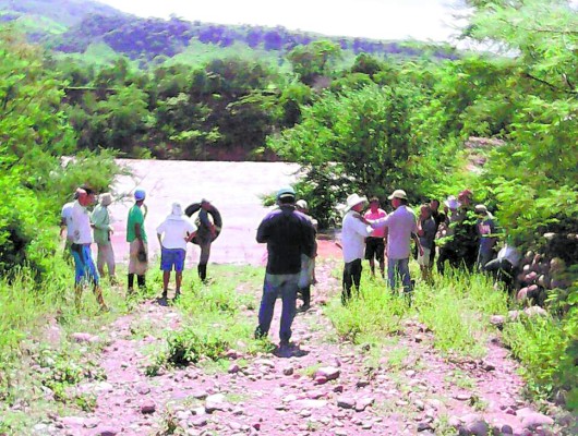 Incomunicados y sin agua potable han quedado vecinos de Morolica