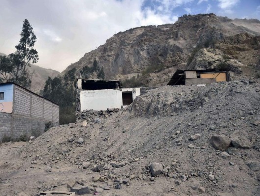Cuatro muertos deja fuerte sismo que remeció Quito